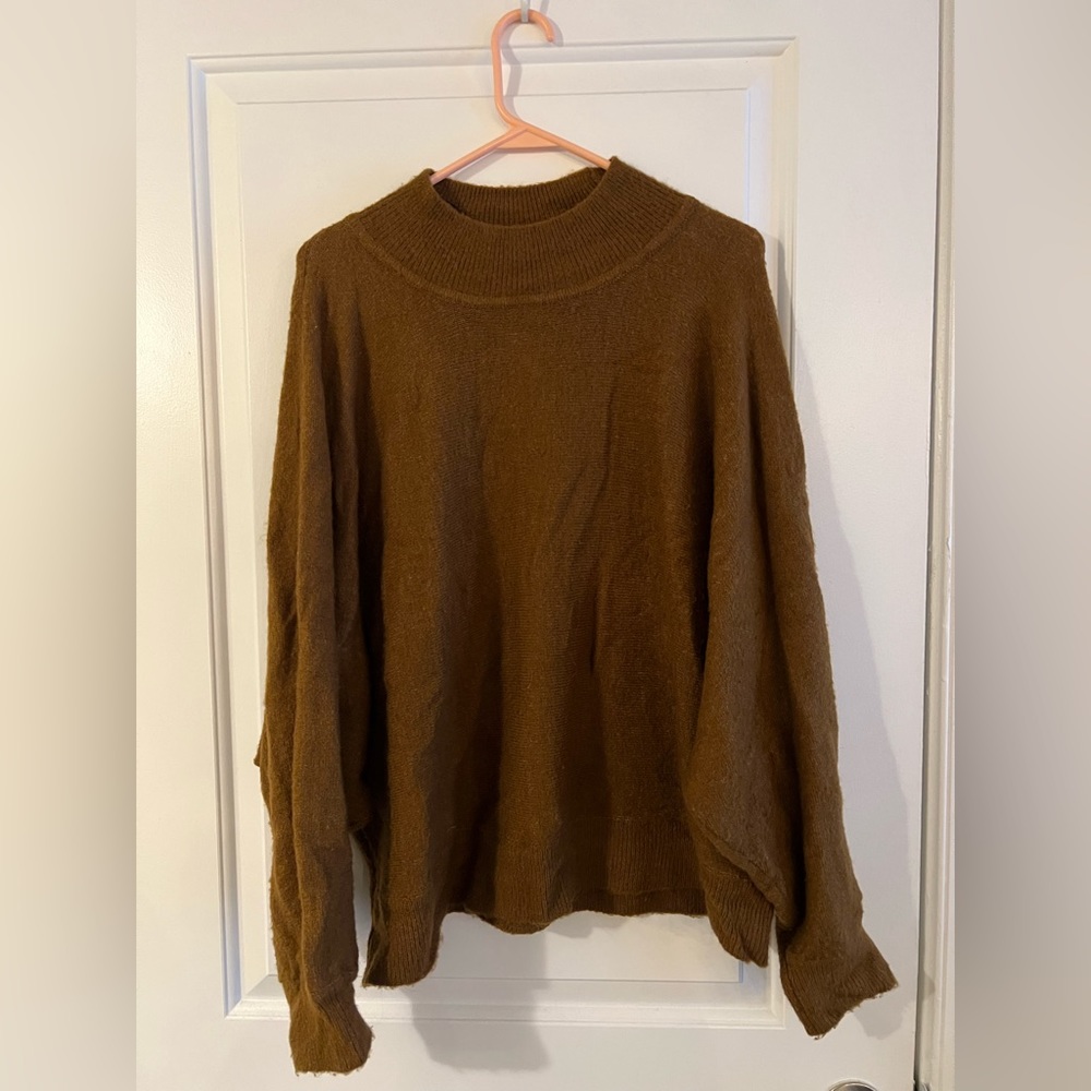 Buttery soft cozy H&M Sweater 💛